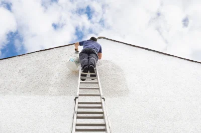 Peinture extérieure à Ronchamp — façades et ravalement